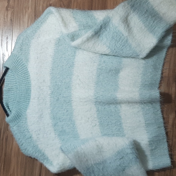 Alley & Gabby by 212ny Blue and White Fuzzy Sweater - Picture 1 of 1